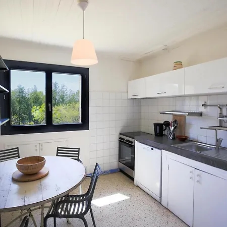Maison Dans Les Arbres, Spa, Tennis, Parking * Nimes