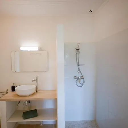 Maison Dans Les Arbres, Spa, Tennis, Parking * Nimes