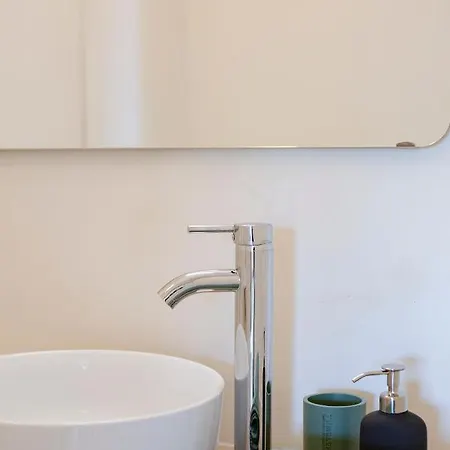 Maison Dans Les Arbres, Spa, Tennis, Parking * Nimes