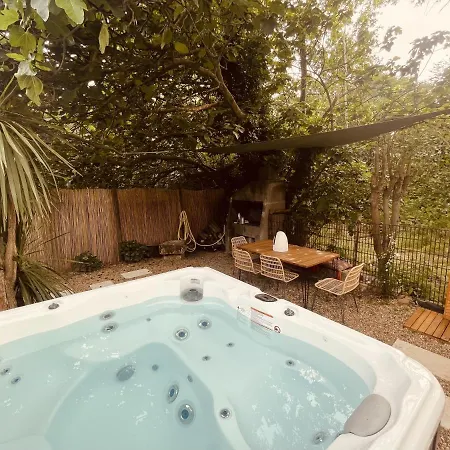 Maison Dans Les Arbres, Spa, Tennis, Parking * Nimes