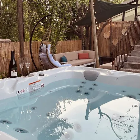 Maison Dans Les Arbres, Spa, Tennis, Parking نيم