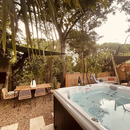 Maison Dans Les Arbres, Spa, Tennis, Parking * Nimes
