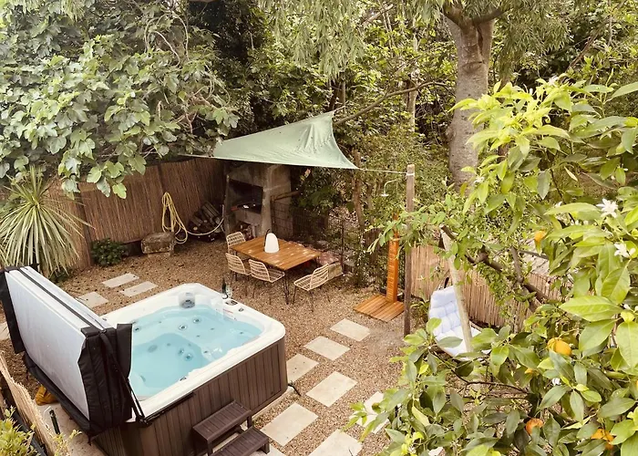 Casa de Férias Maison Dans Les Arbres, Spa, Tennis, Parking *